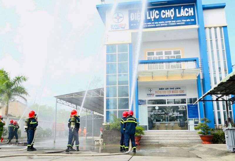 Điện lực Chợ Lách